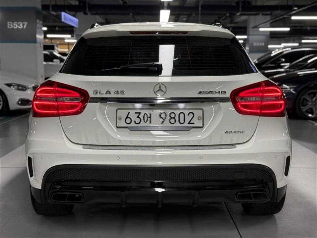 Mercedes Benz GLA Class - Vista 4