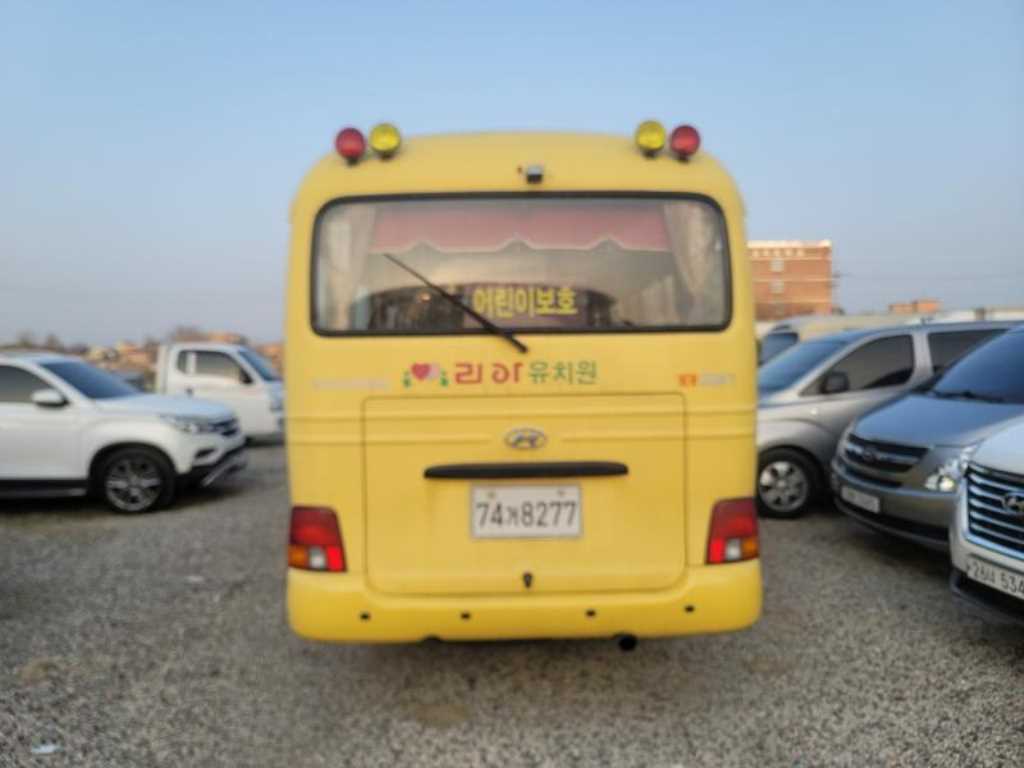 medium and large bus Hyundai bus - Vista 4