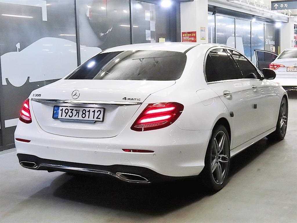 Mercedes Benz E class - Vista 4