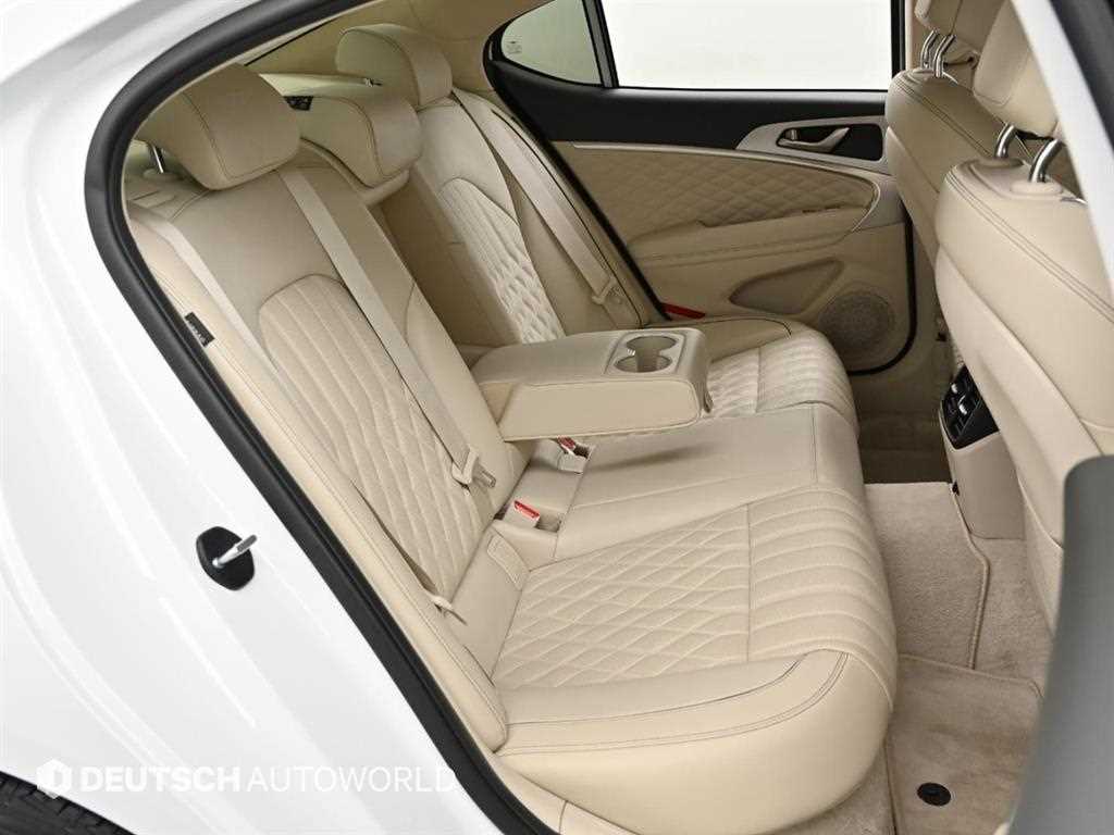 Genesis G70 - Vista 12