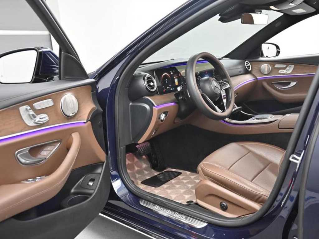 Mercedes Benz E class - Vista 11