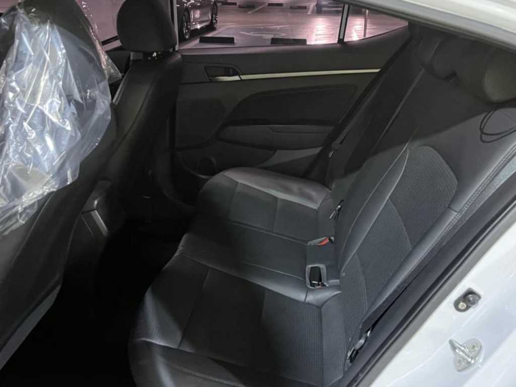 HYUNDAI Avante - Vista 5