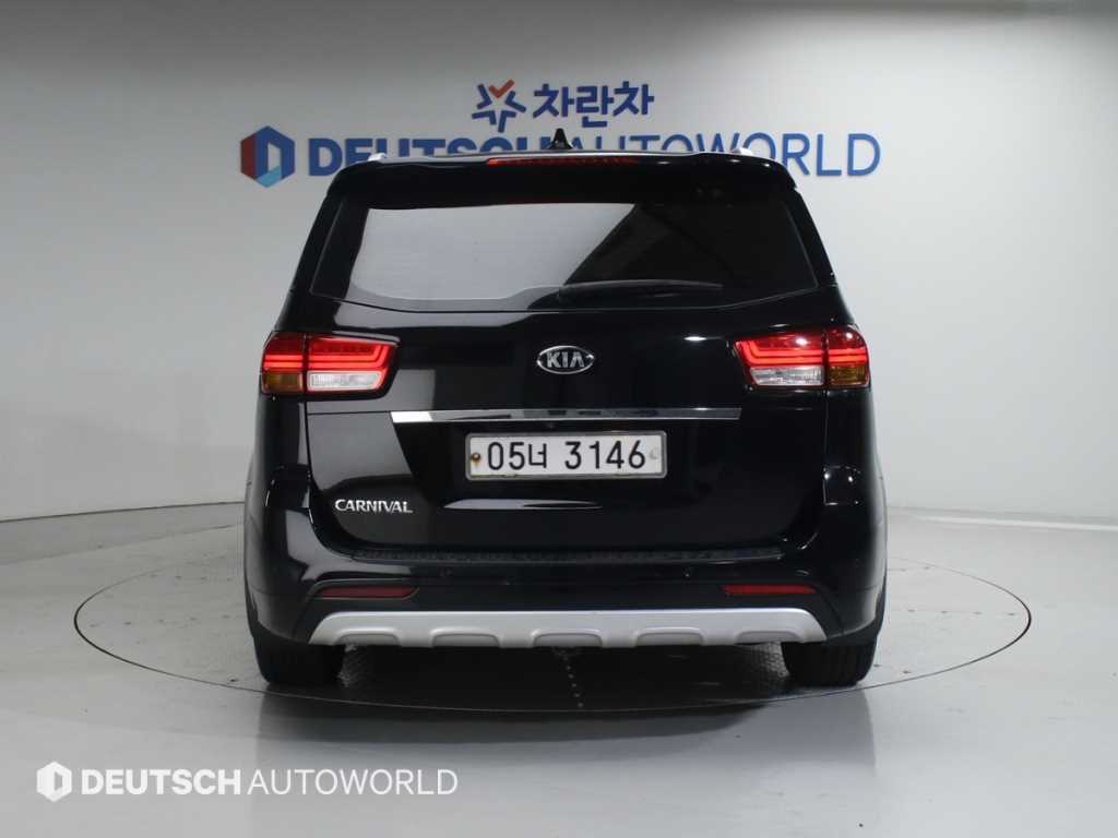 KIA Carnival - Vista 4