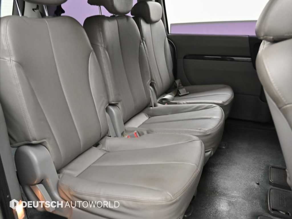 KIA Carnival - Vista 12