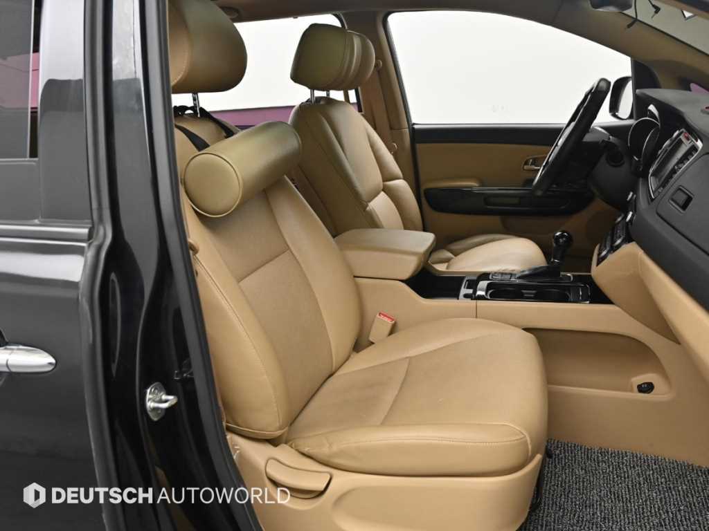 KIA Carnival - Vista 10