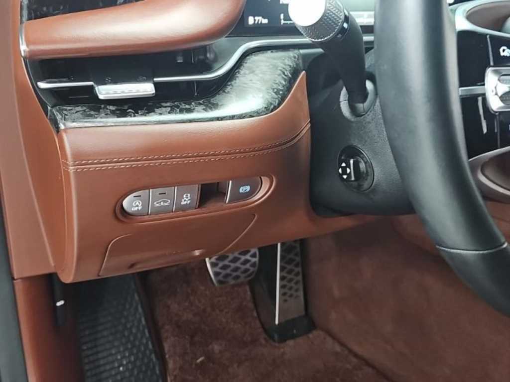 Genesis G90 - Vista 12