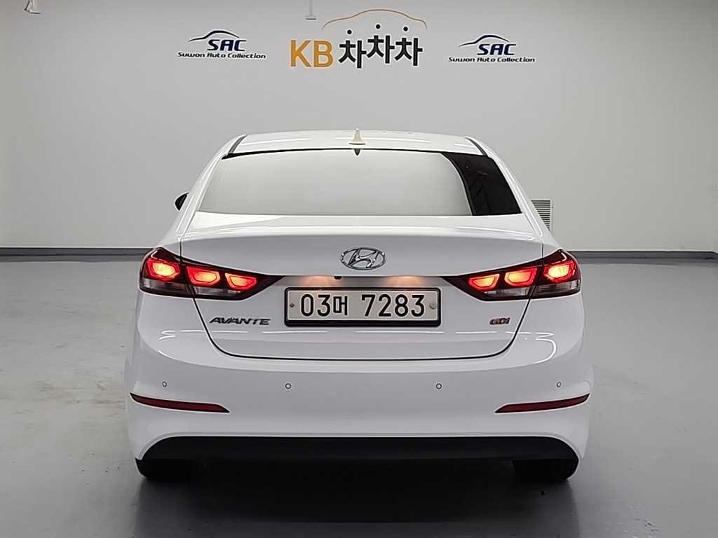 HYUNDAI Avante - Vista 4