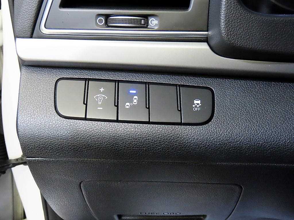 HYUNDAI Avante 2018 Blanco - Importación desde Corea - HF Imports Iquique - Foto 14