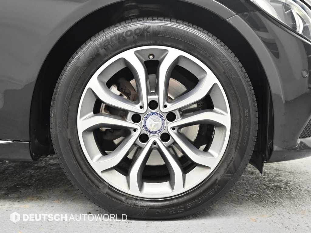 Mercedes Benz C Class - Vista 5