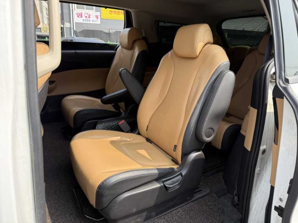 KIA Carnival - Vista 5