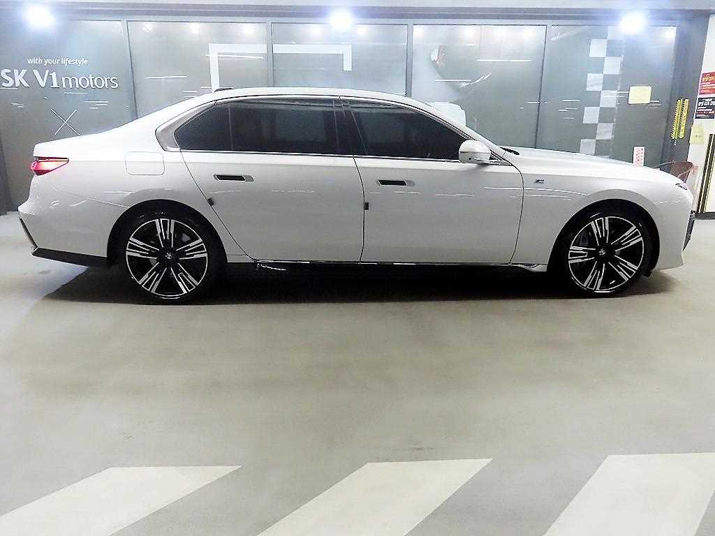 BMW 7 Series - Vista 3