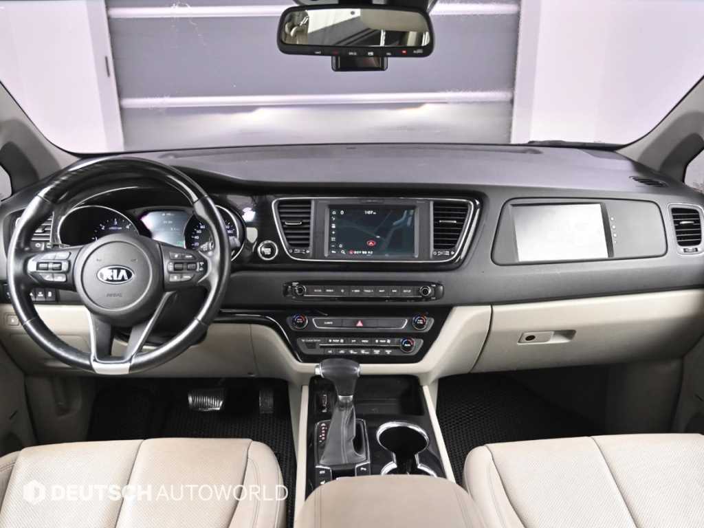 KIA Carnival - Vista 8