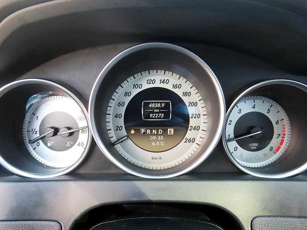 Mercedes Benz C Class - Vista 9