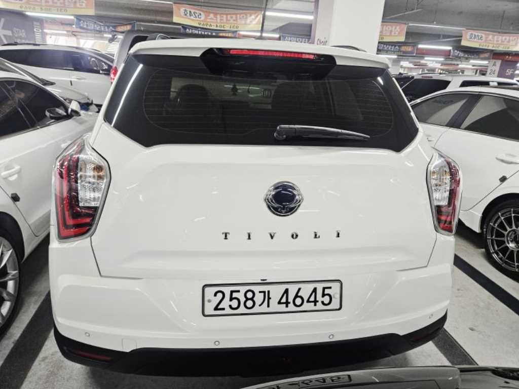 Ssangyong Tivoli - Vista 4