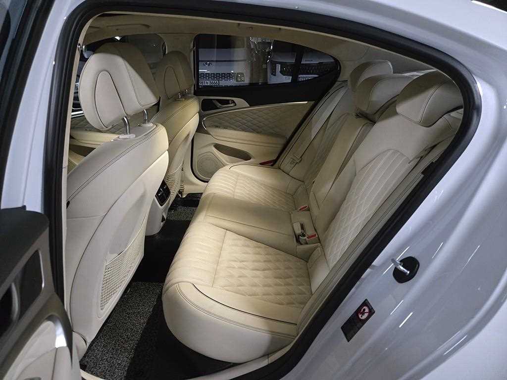 Genesis G70 - Vista 6