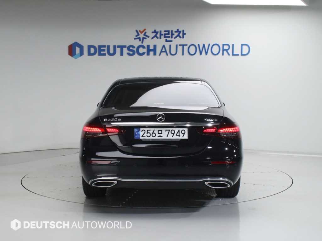 Mercedes Benz E class - Vista 4