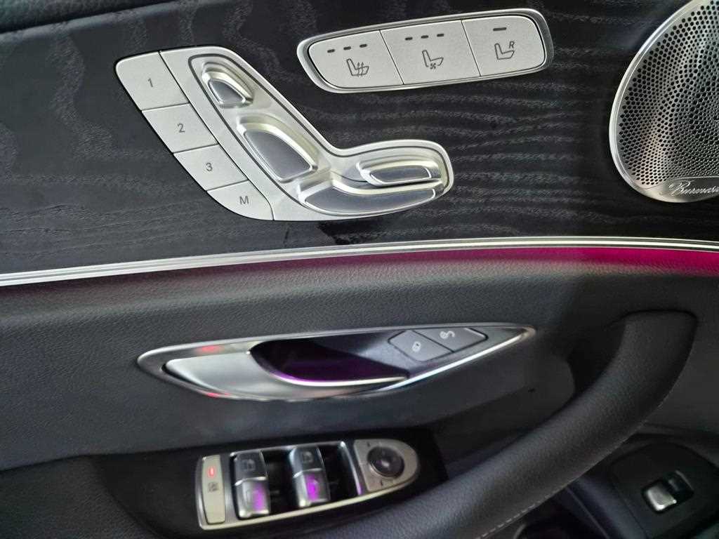 Mercedes Benz E class - Vista 12