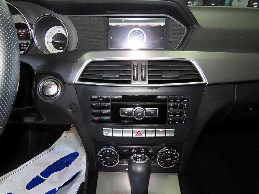 Mercedes Benz C Class - Vista 11