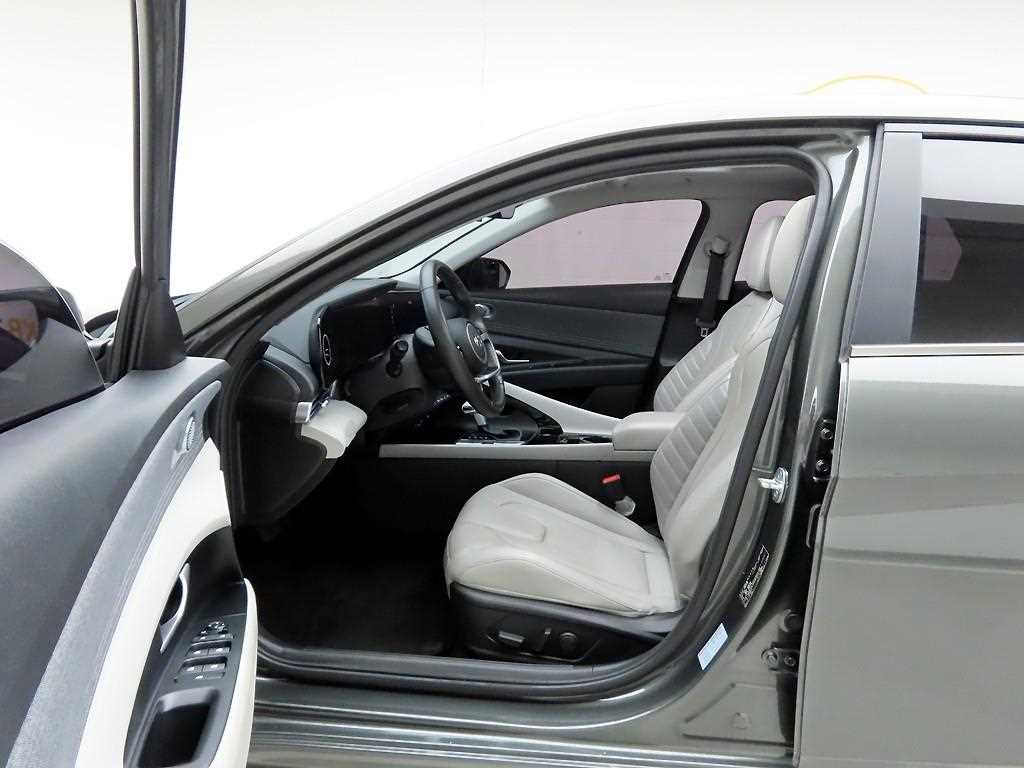 HYUNDAI Avante - Vista 12