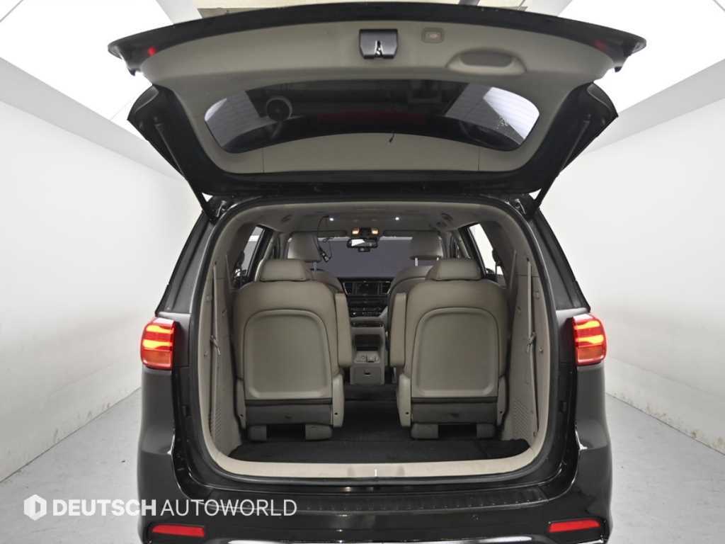 KIA Carnival - Vista 5