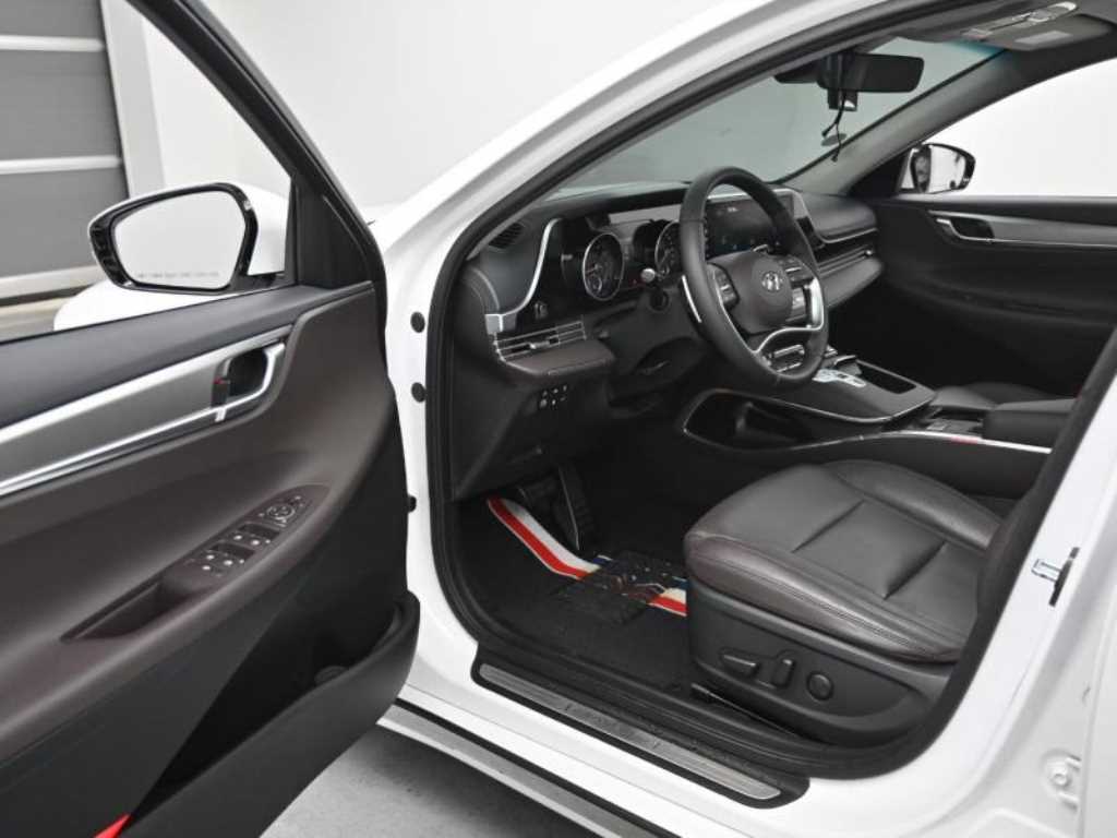 HYUNDAI Grandeur - Vista 11