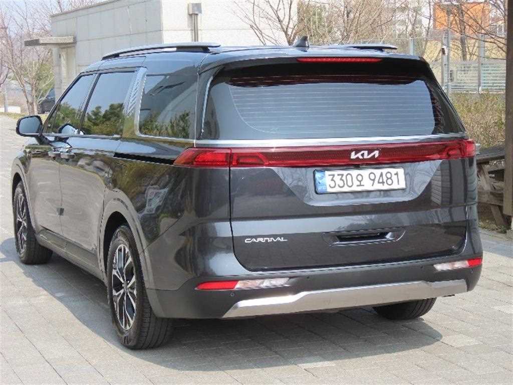 KIA Carnival - Vista 4