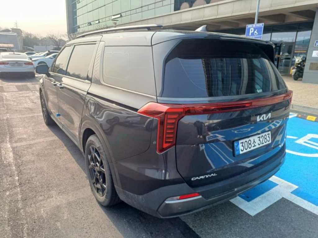 KIA Carnival - Vista 6