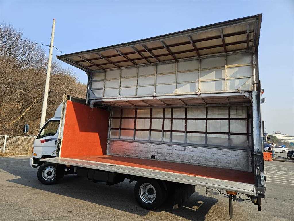 medium and large cargo truck - Vista 7