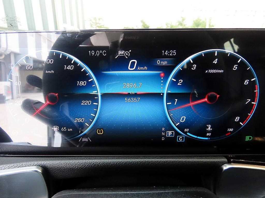 Mercedes Benz GLB Class - Vista 9