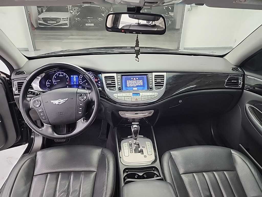 HYUNDAI Genesis - Vista 7