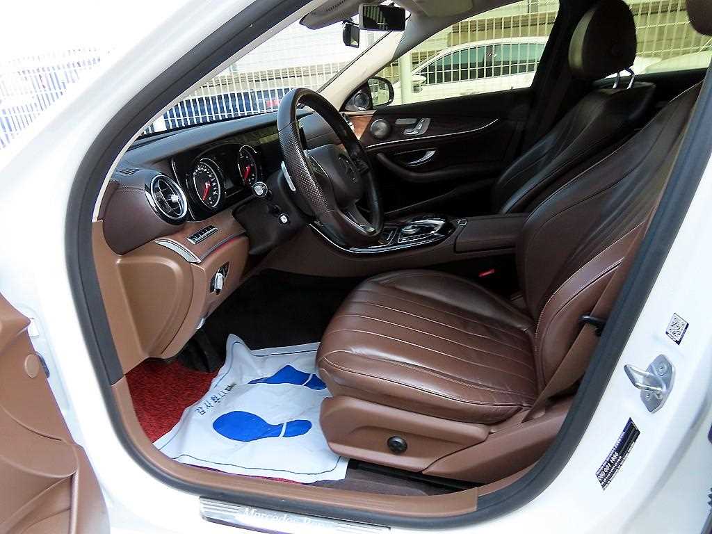 Mercedes Benz E class - Vista 5