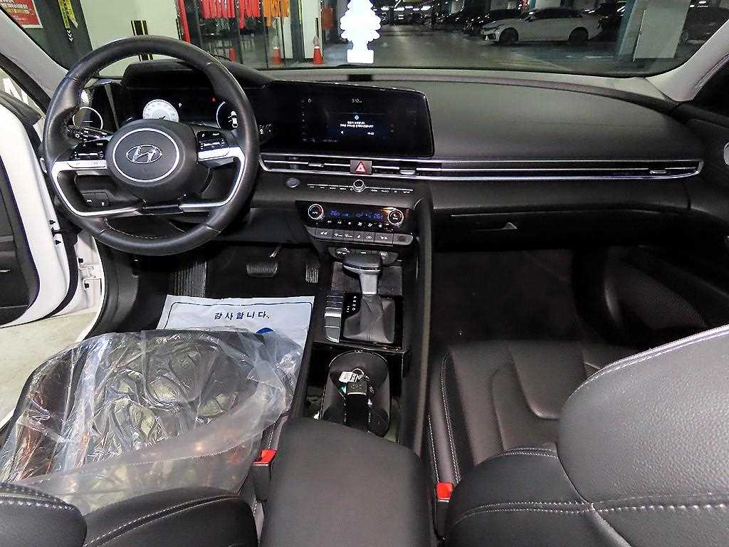 HYUNDAI Avante - Vista 10