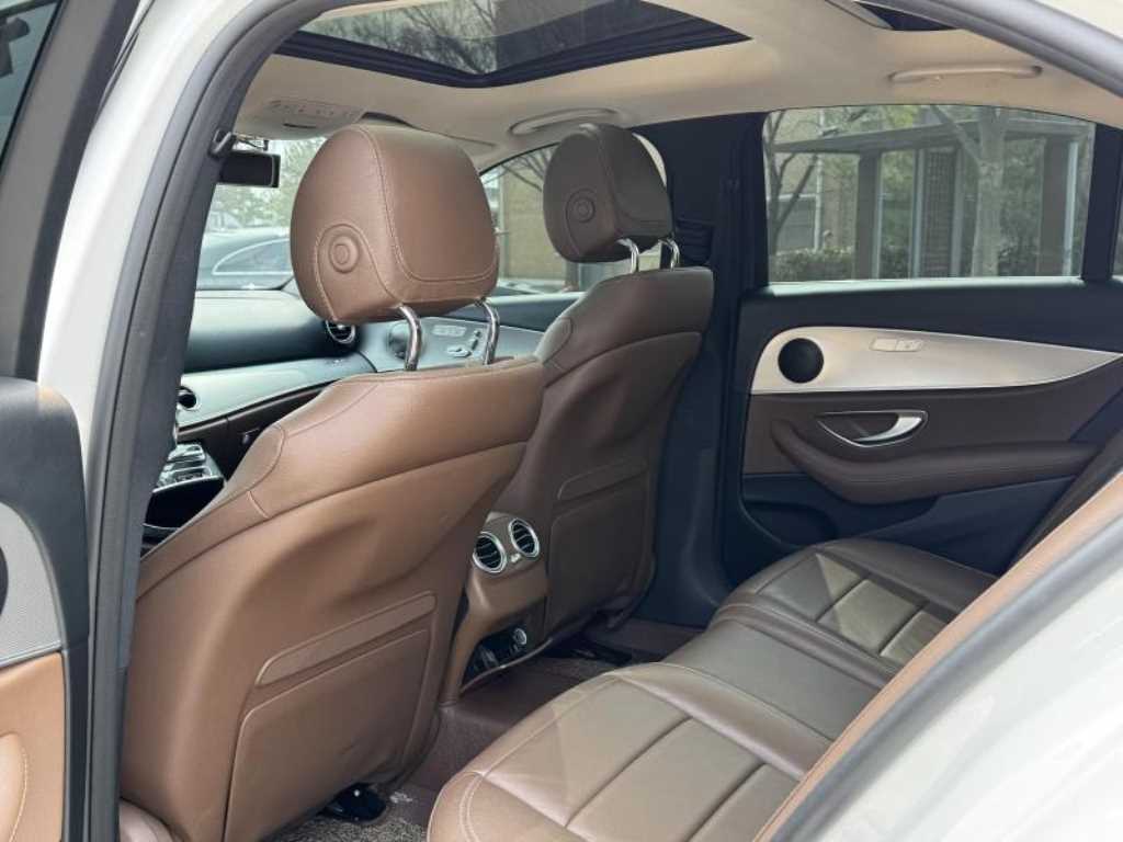 Mercedes Benz E class - Vista 11