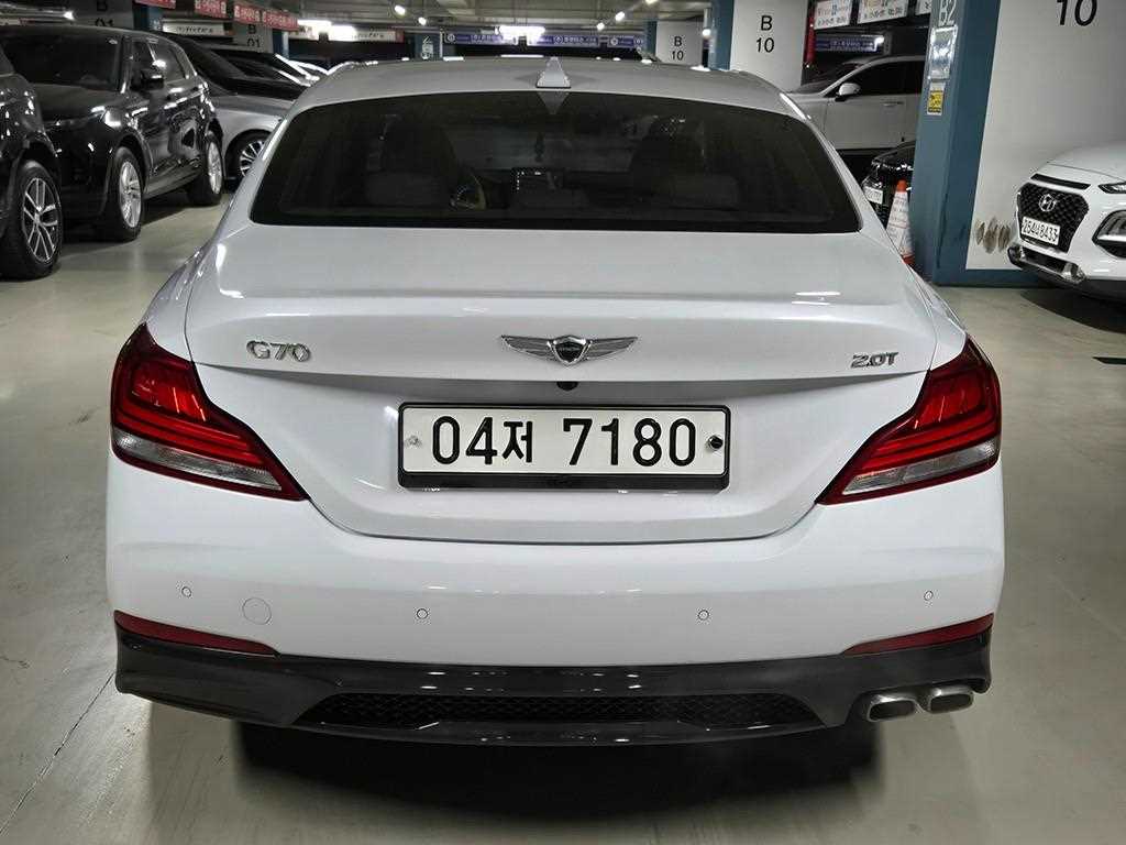 Genesis G70 - Vista 4