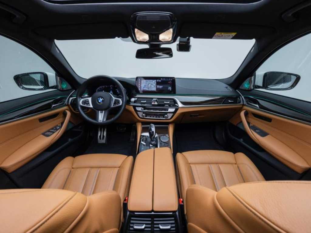 BMW 5 Series - Vista 5