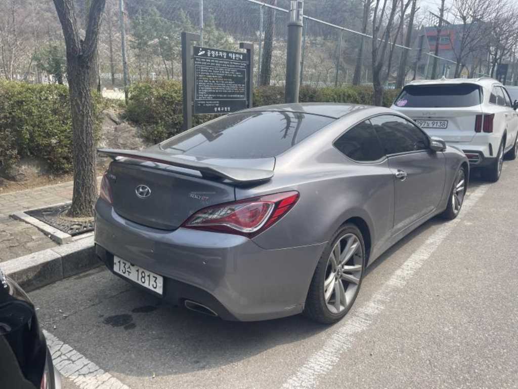 HYUNDAI Genesis - Vista 2