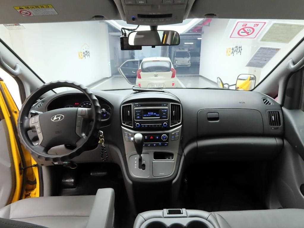 HYUNDAI Starex - Vista 7