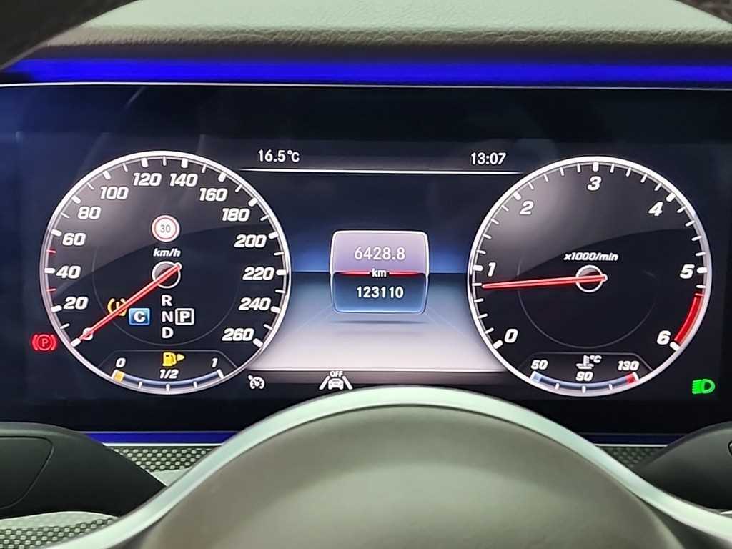 Mercedes Benz CLS Class - Vista 6