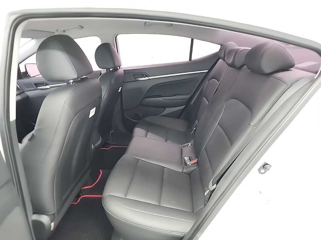 HYUNDAI Avante - Vista 12