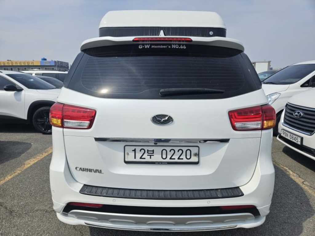 KIA Carnival - Vista 7