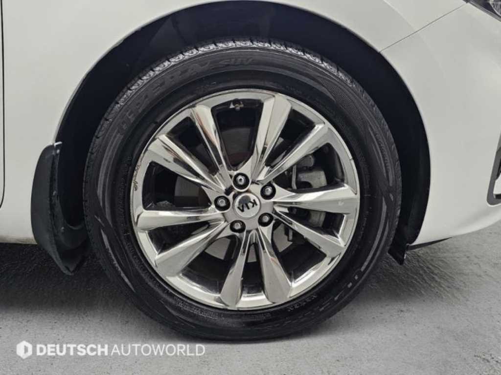 KIA Carnival - Vista 5