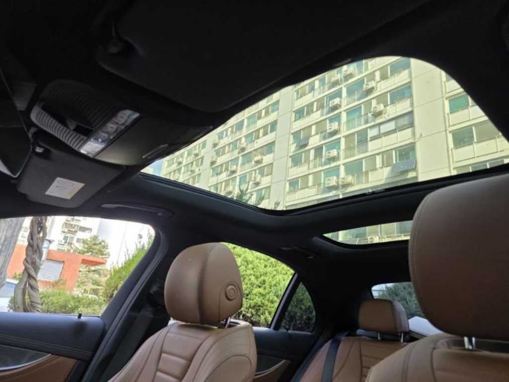 Mercedes Benz E class - Vista 6