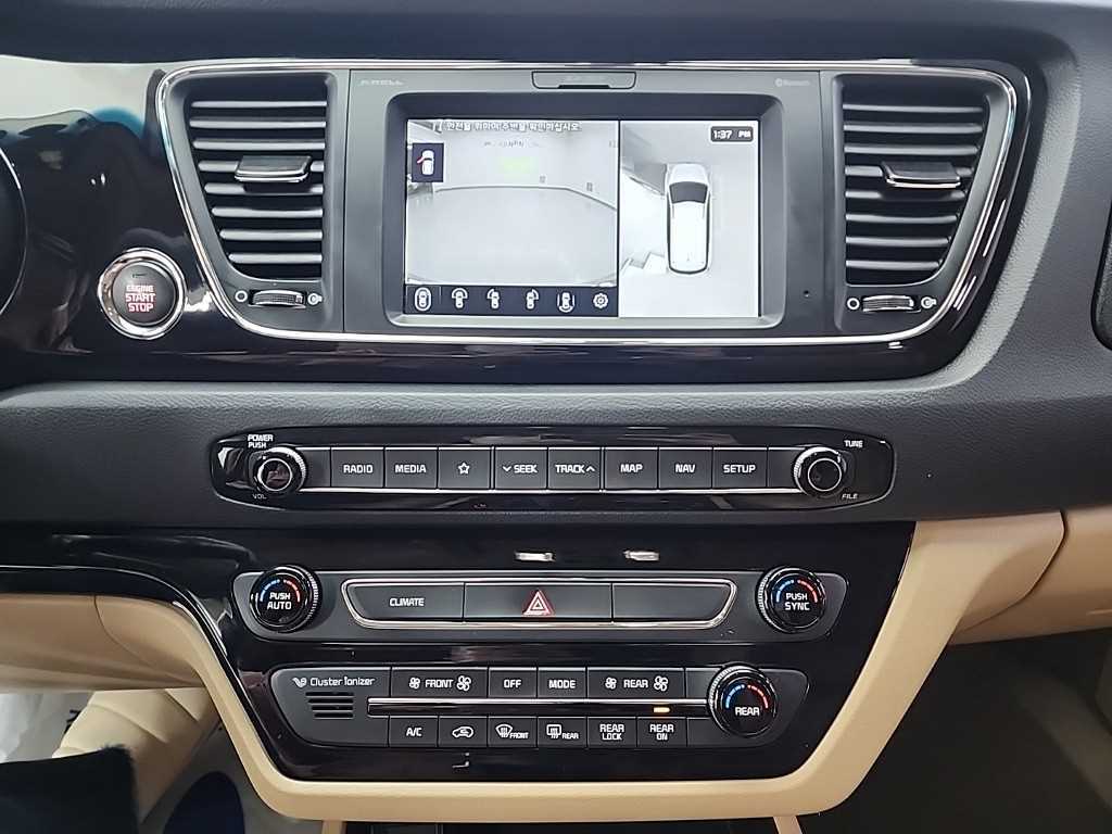 KIA Carnival - Vista 10