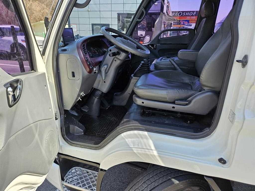 medium and large cargo Live Fish Car - Vista 12