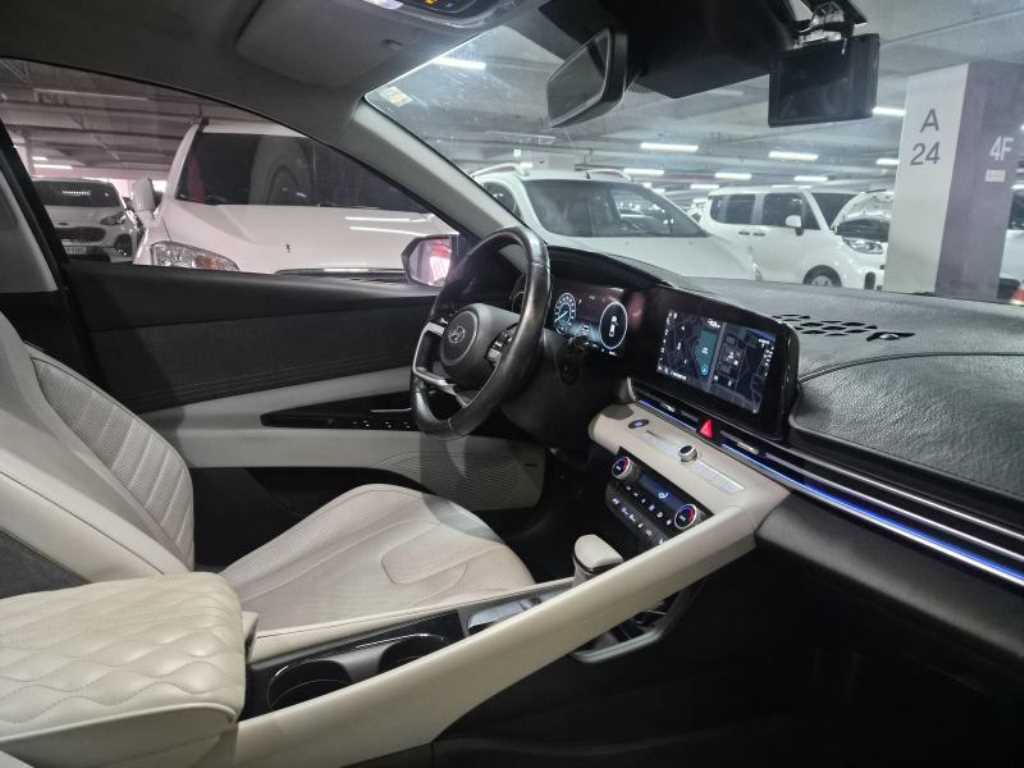 HYUNDAI Avante - Vista 4