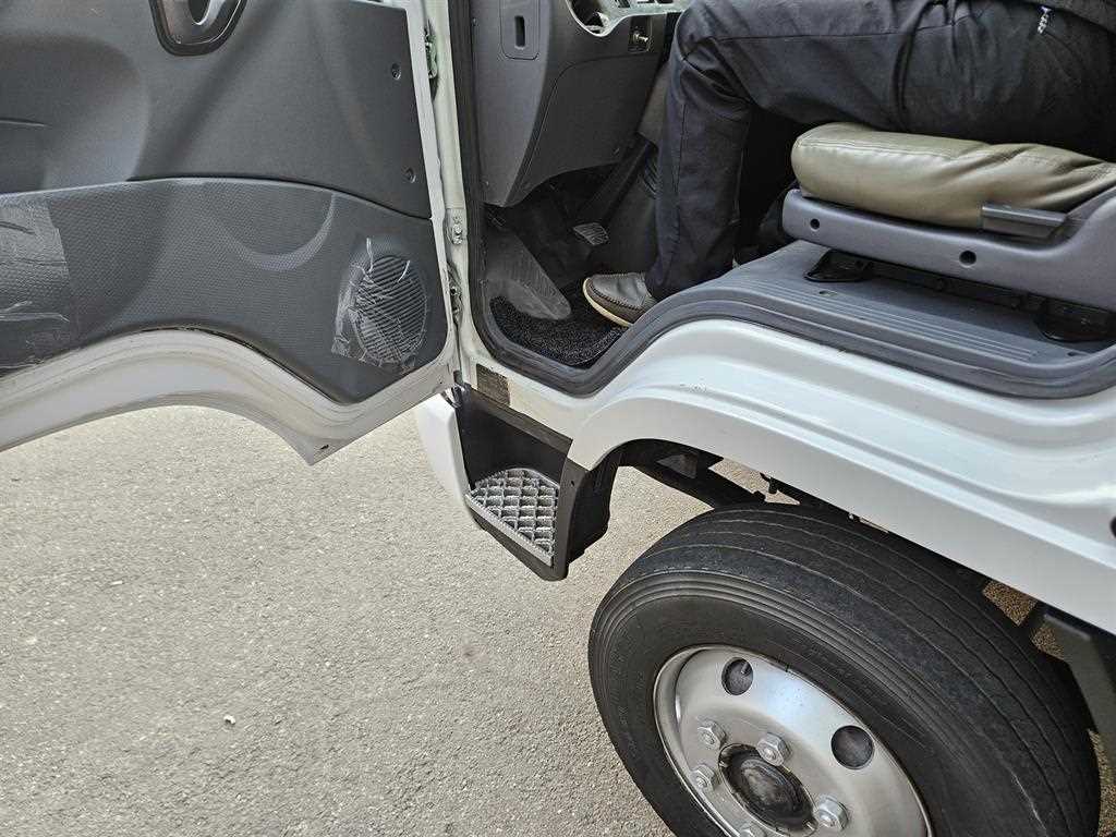 medium and large cargo truck 2013 Blanco - Importación desde Corea - HF Imports Iquique - Foto 17