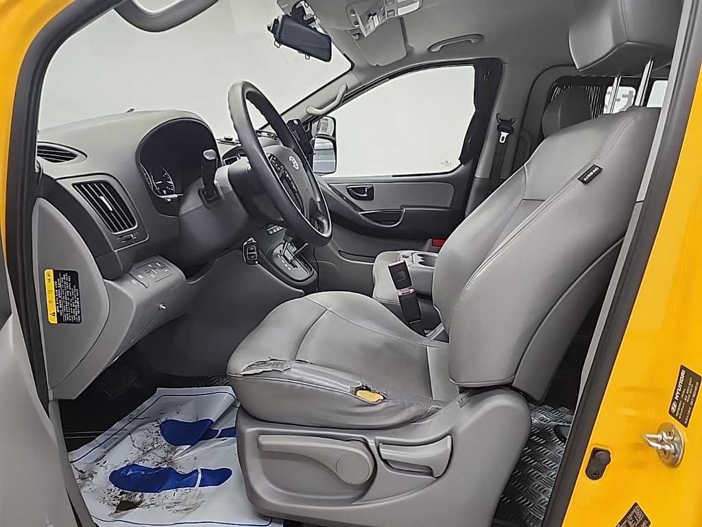 HYUNDAI Starex - Vista 11