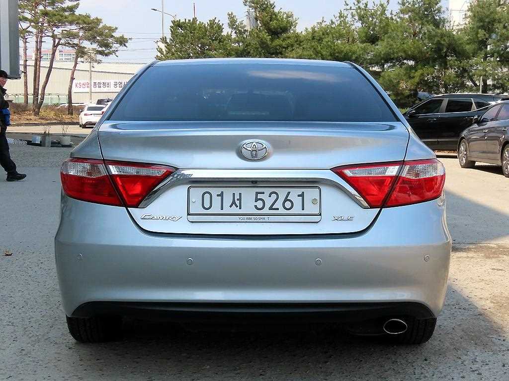 Toyota Camry - Vista 4