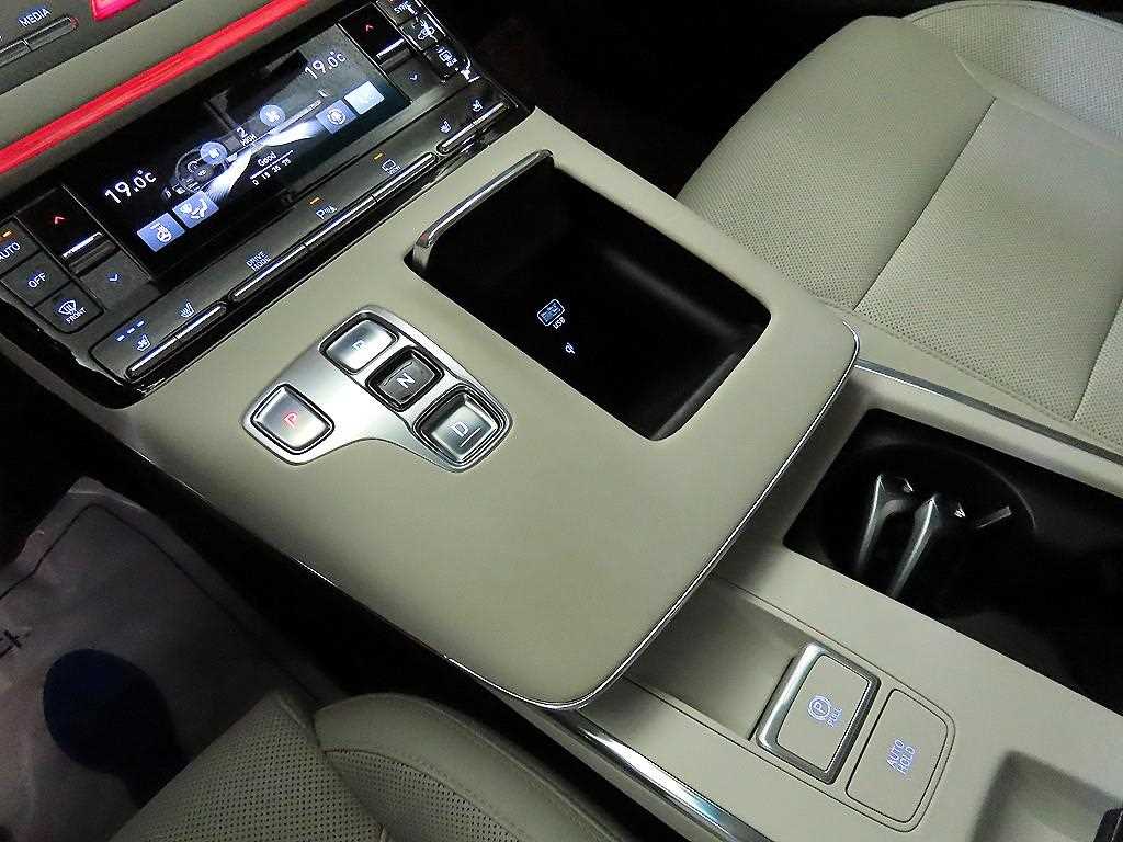 HYUNDAI Grandeur - Vista 12