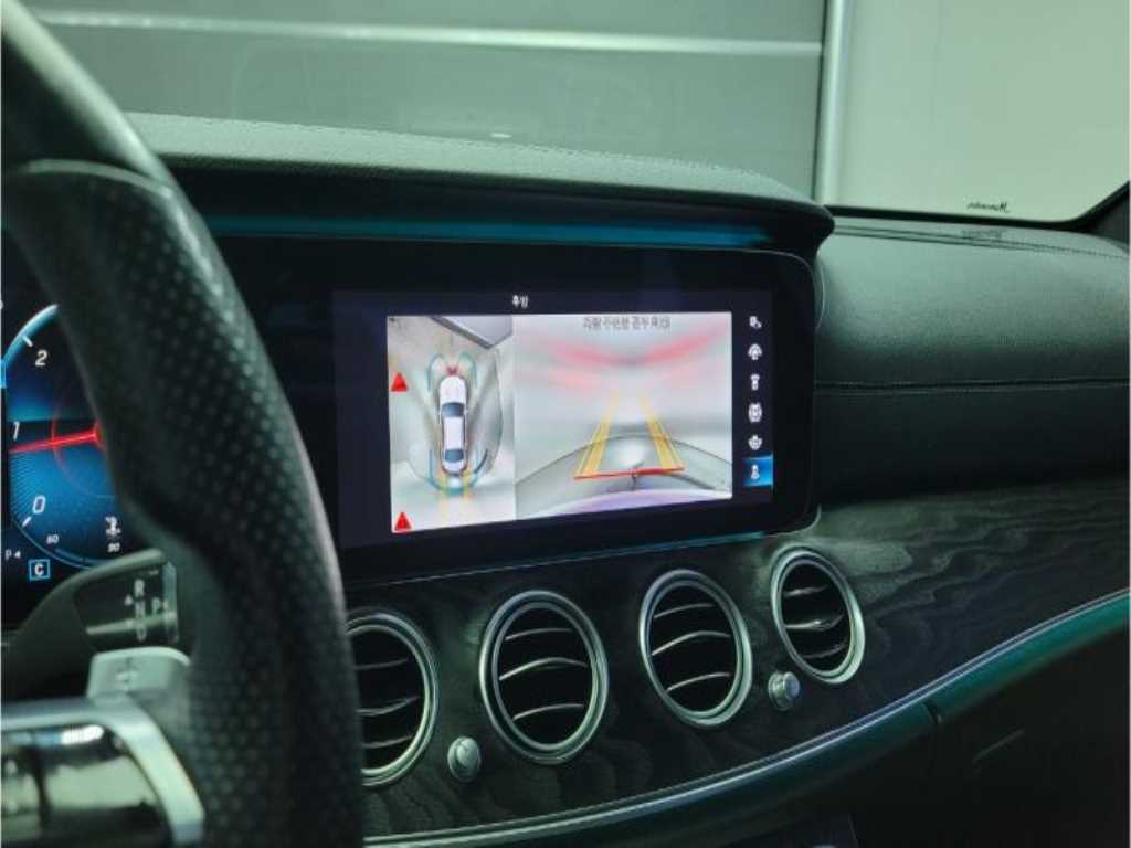 Mercedes Benz E class - Vista 11